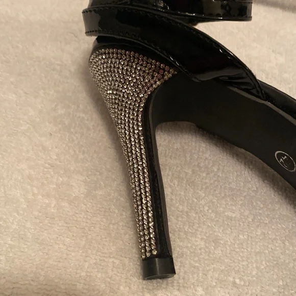 Elegant Black and Silver Sequins Heels…size 42 (9-9.5) - Picture 9 of 9